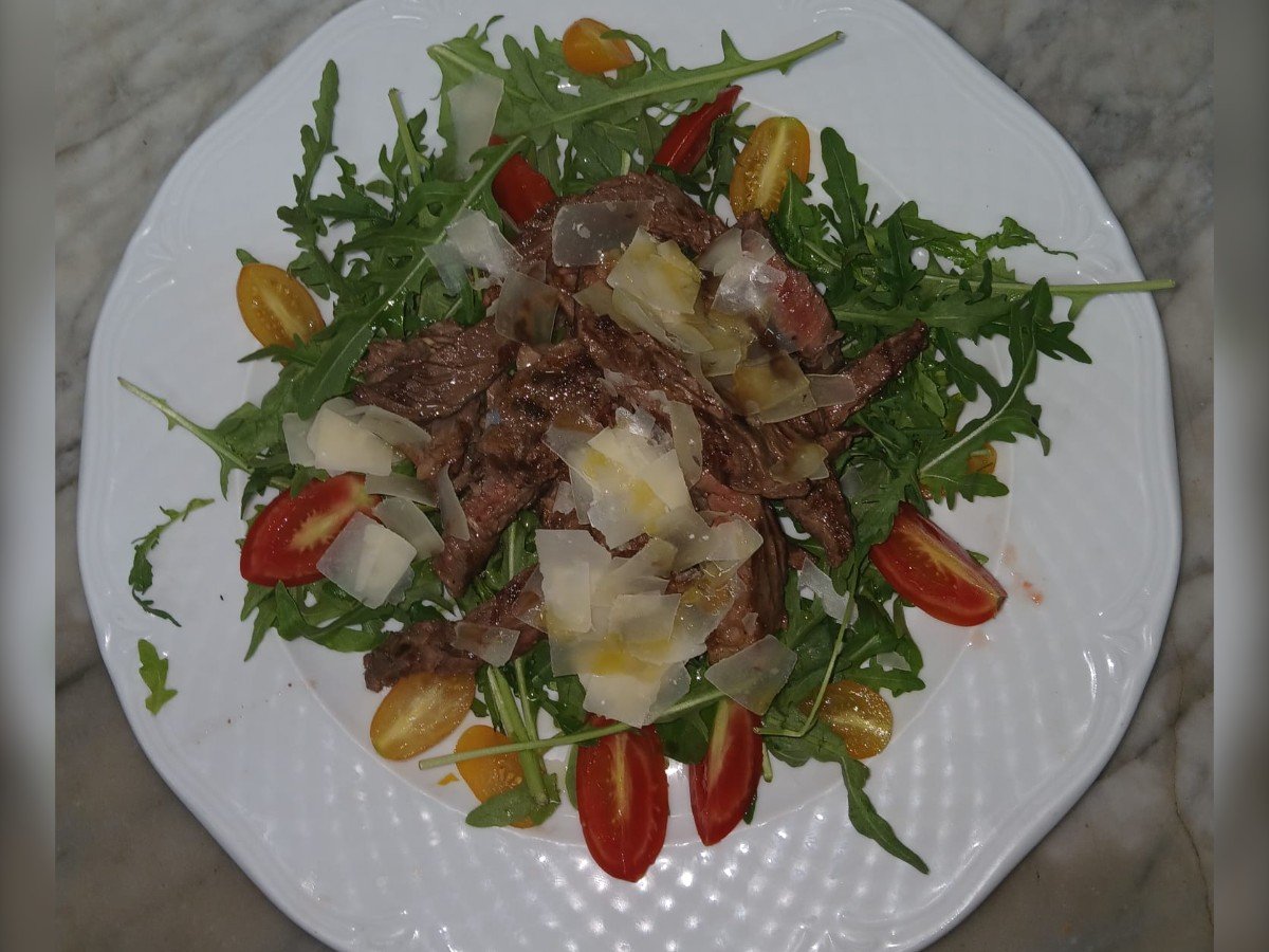 Tagliata, rucola, grana e pomodorini